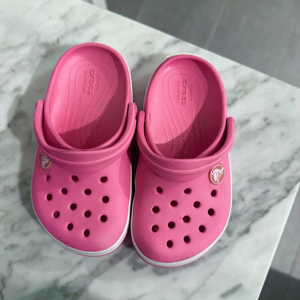 Toddler sz 8 EUC Pink Lemonade and white crocs